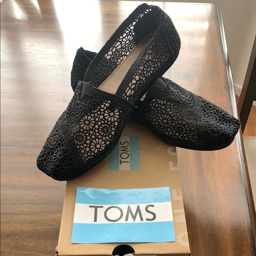 TOMS Women's Black Lace Shoes